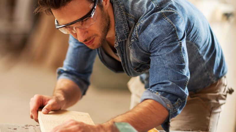 What Training Is Required to Become a Carpenter?